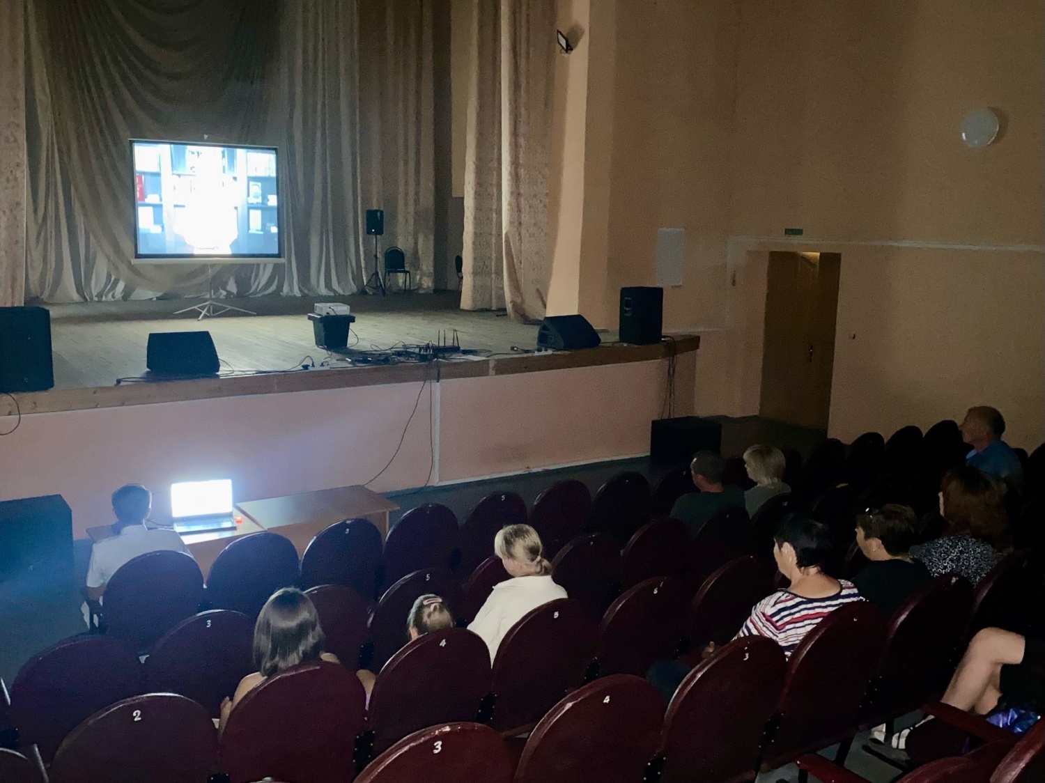 В районном Доме культуры прошла замечательная акция "Ночь кино", приуроченная ко Дню российского кино