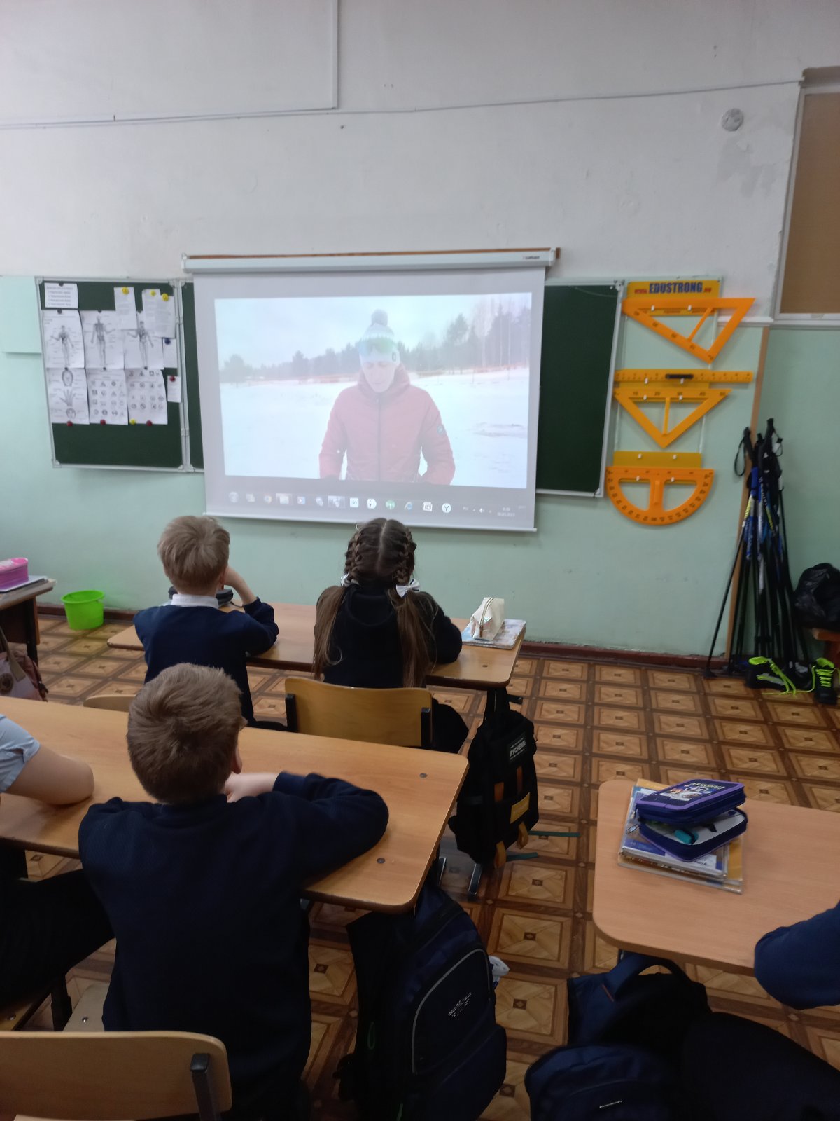 В МОУ СОШ №1 р.п.Колышлей 6 марта 2023 года прошло занятии  «Разговоры о важном»