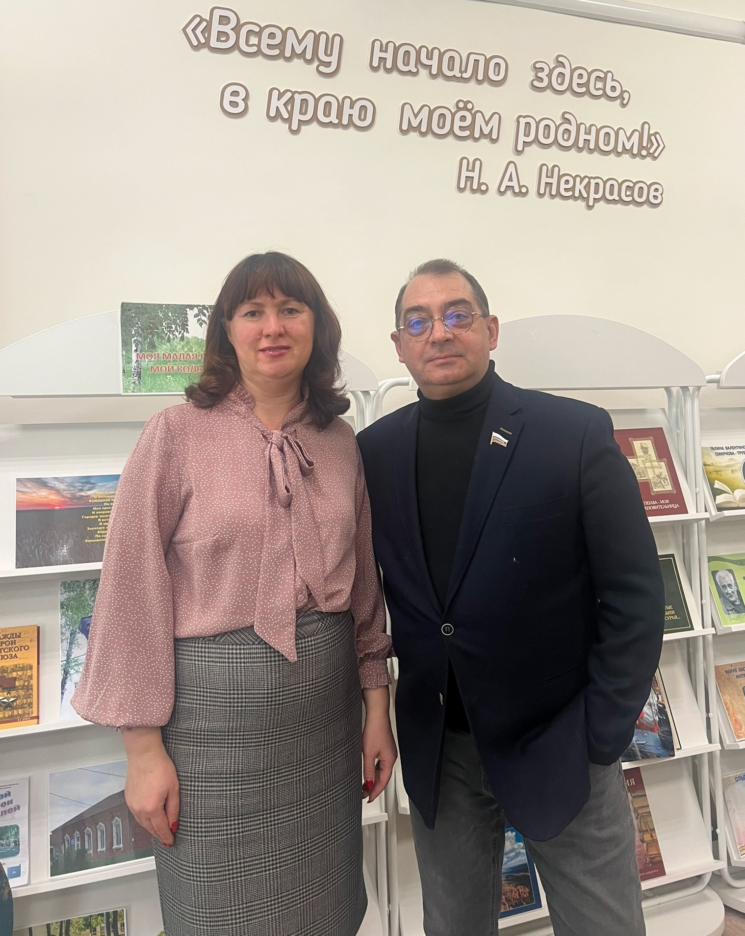 Региональный  куратор партийного проекта «Культура малой родины» Сергей Казаков  посетил нашу модельную библиотеку