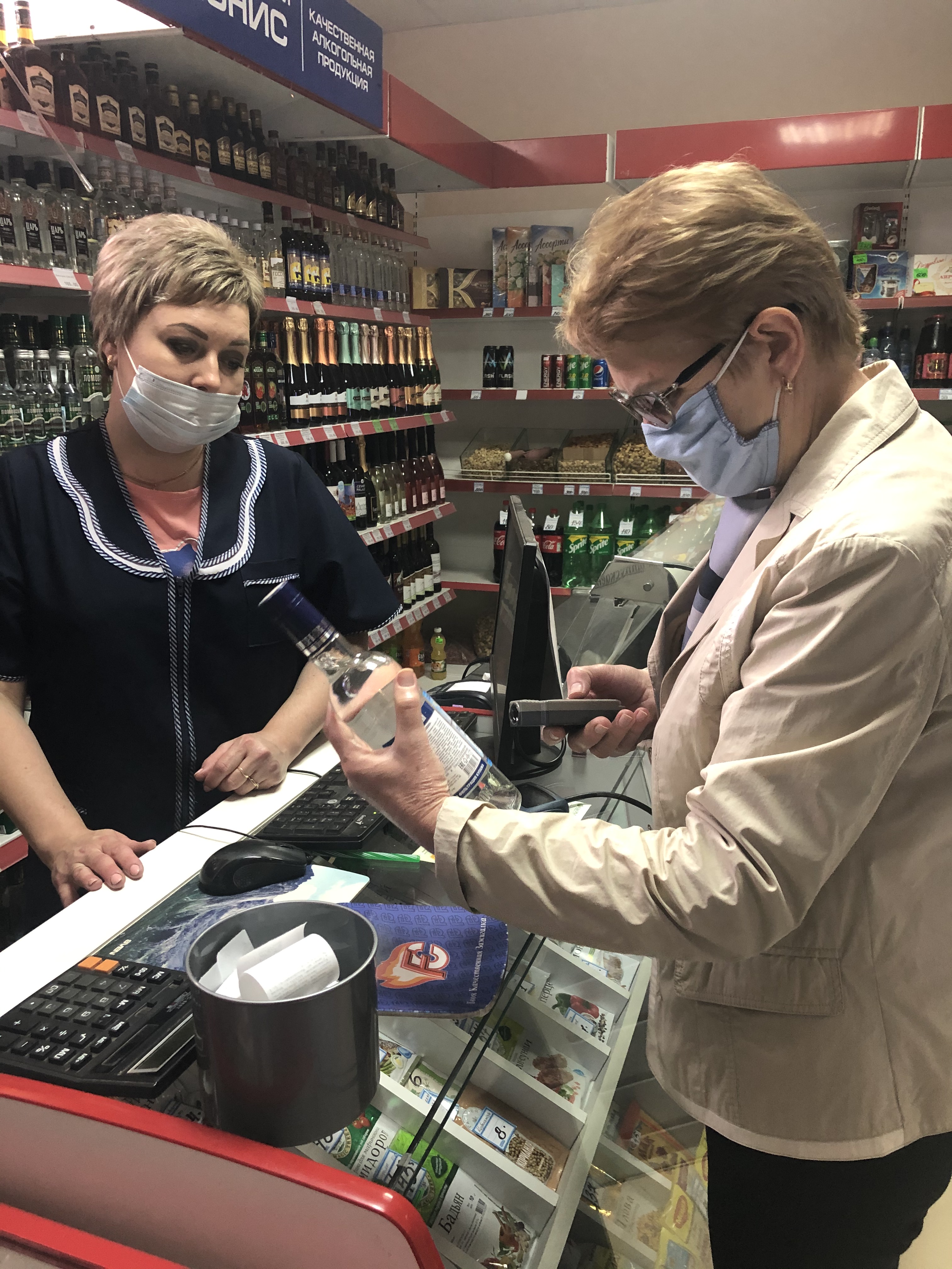 Рабочей группой по контролю за соблюдением законодательства в области продажи алкогольной и промышленной продукции 3 июня  2020 проведен мониторинг торговых предприятий  в селах Красная Горка и Чубаровка Лачиновского сельского совета