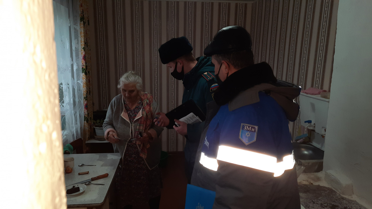 В целях предупреждения пожаров в быту в осенне-зимнем периоде продолжается рейдовые мероприятия В целях предупреждения пожаров в быту в осенне-зимнем периоде продолжается рейдовые мероприятия