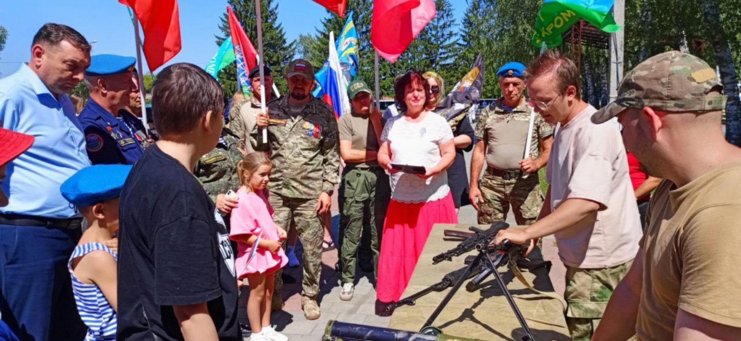 В поселке Колышлей 26 июля состоялась встреча с участниками регионального автопробега, посвященного 95-летию образования Воздушно-десантных войск РФ В поселке Колышлей 26 июля состоялась встреча с участниками регионального автопробега, посвященного 95-летию образования Воздушно-десантных войск РФ