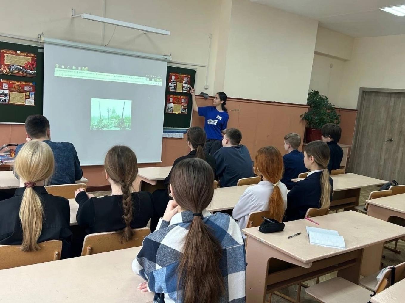 Активистка Арина Рудакова провела Урок памяти, посвященный Сталинградской битве Активистка Арина Рудакова провела Урок памяти, посвященный Сталинградской битве