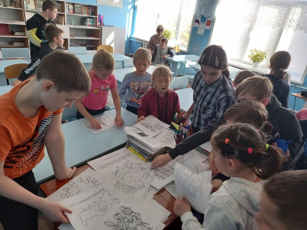 31 октября 2022 года в МОУ СОШ п.Родниковский прошло очередное занятие Разговоры о важном, посвящённые Дню народного единства «Мы едины, мы – одна страна!» 