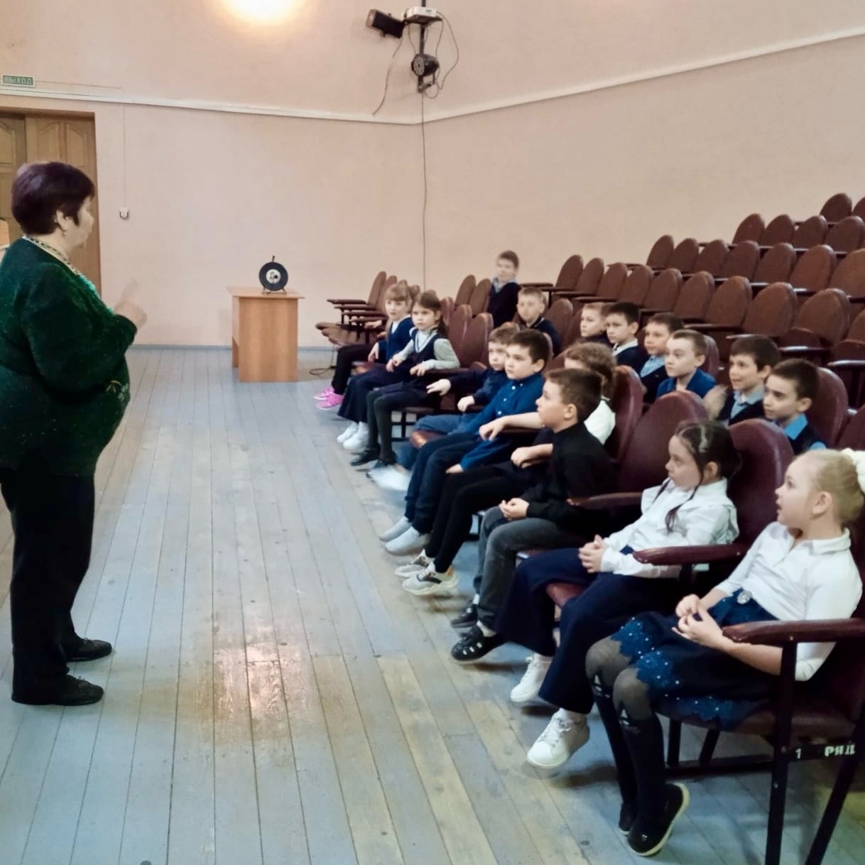 В любительском объединении «Весёлые старты» районного Дома культуры 4 апреля прошла спортивная эстафета : «Делай с нами, делай, как мы, делай лучше нас!»