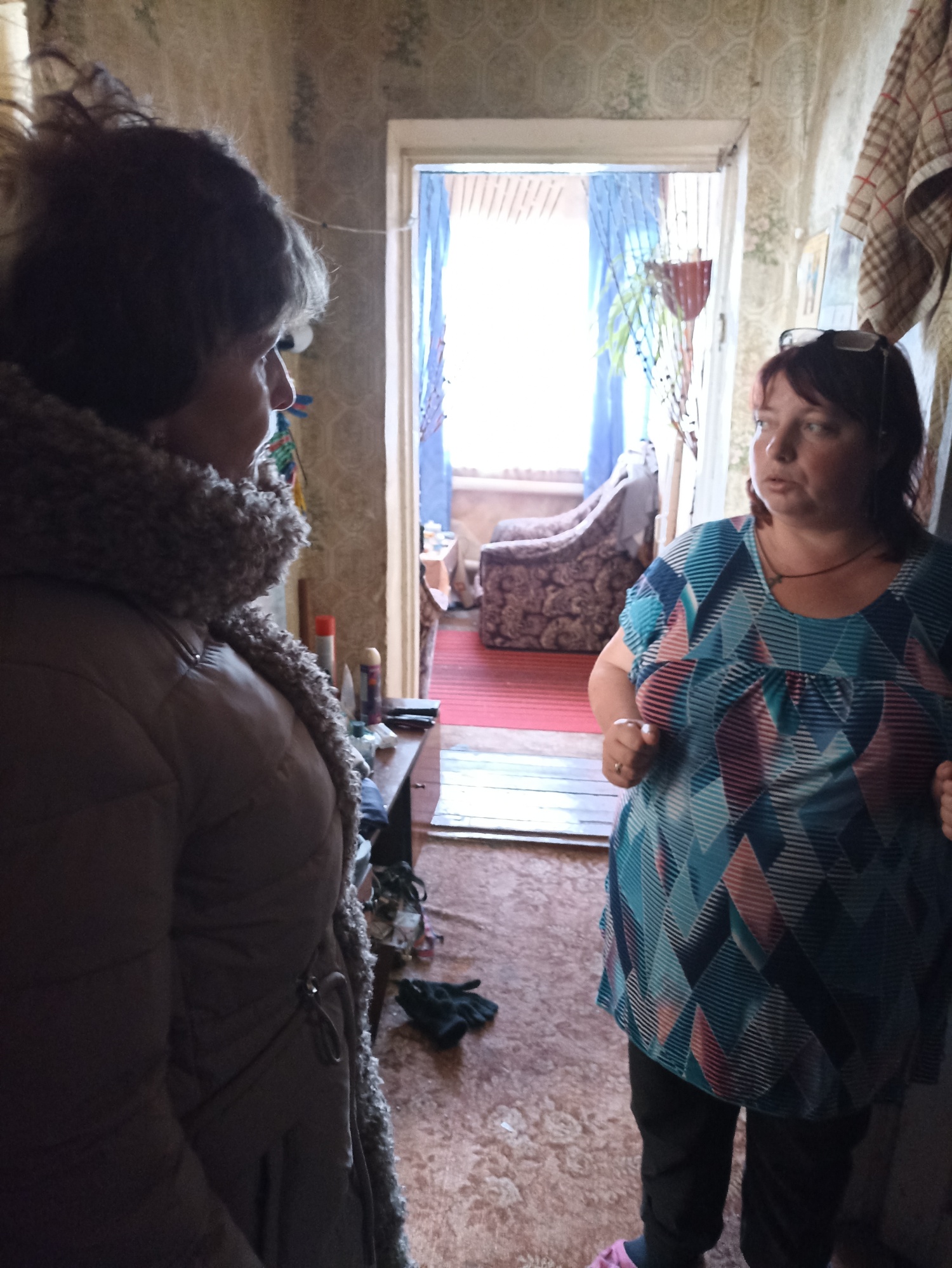 Продолжаются рейды по месту жительства семей, состоящих на профилактическом учете. Продолжаются рейды по месту жительства семей, состоящих на профилактическом учете.