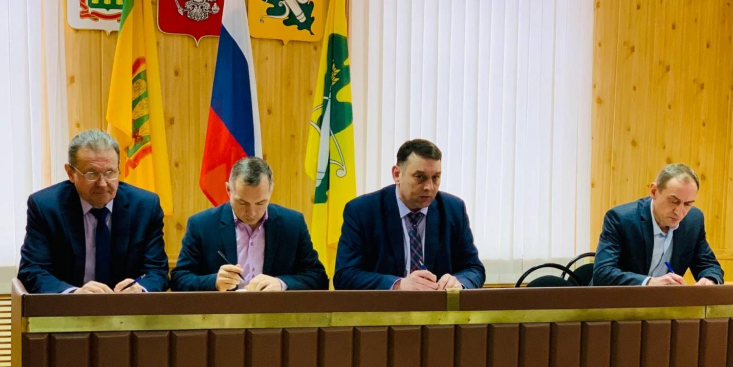 Сегодня, 30 января 2024 года Глава Колышлейского района Михаил Максимов провел совещание с руководителями организаций и учреждений района