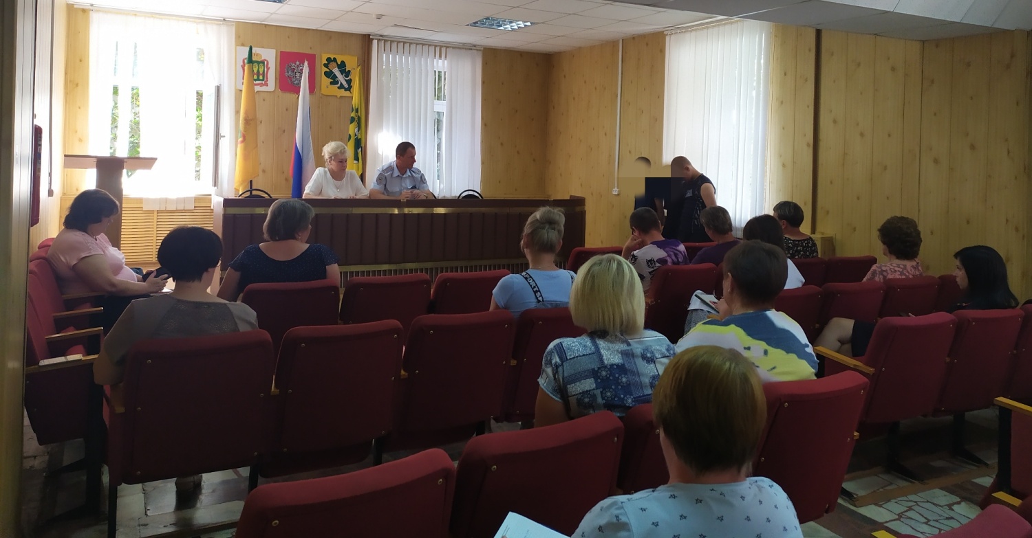 04 августа  состоялось  заседание Комиссии по делам несовершеннолетних и защите их прав