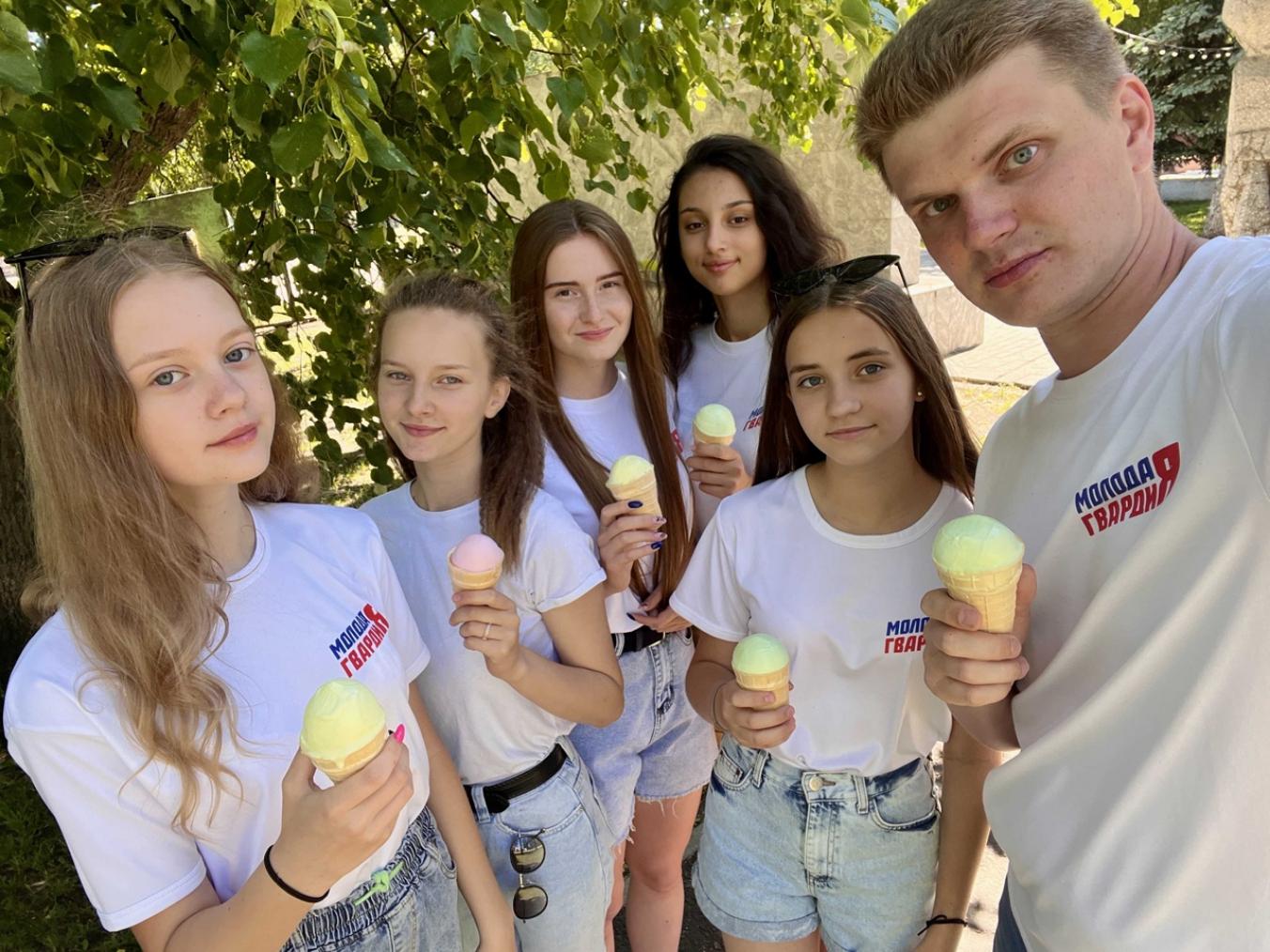 27 июня 2022 года прошло награждение лучших активистов «Молодой Гвардии» благодарностями Пензенского регионального отделения и сражение волонтеров в мозговом штурме по игре «Эллиас». 27 июня 2022 года прошло награждение лучших активистов «Молодой Гвардии» благодарностями Пензенского регионального отделения и сражение волонтеров в мозговом штурме по игре «Эллиас».