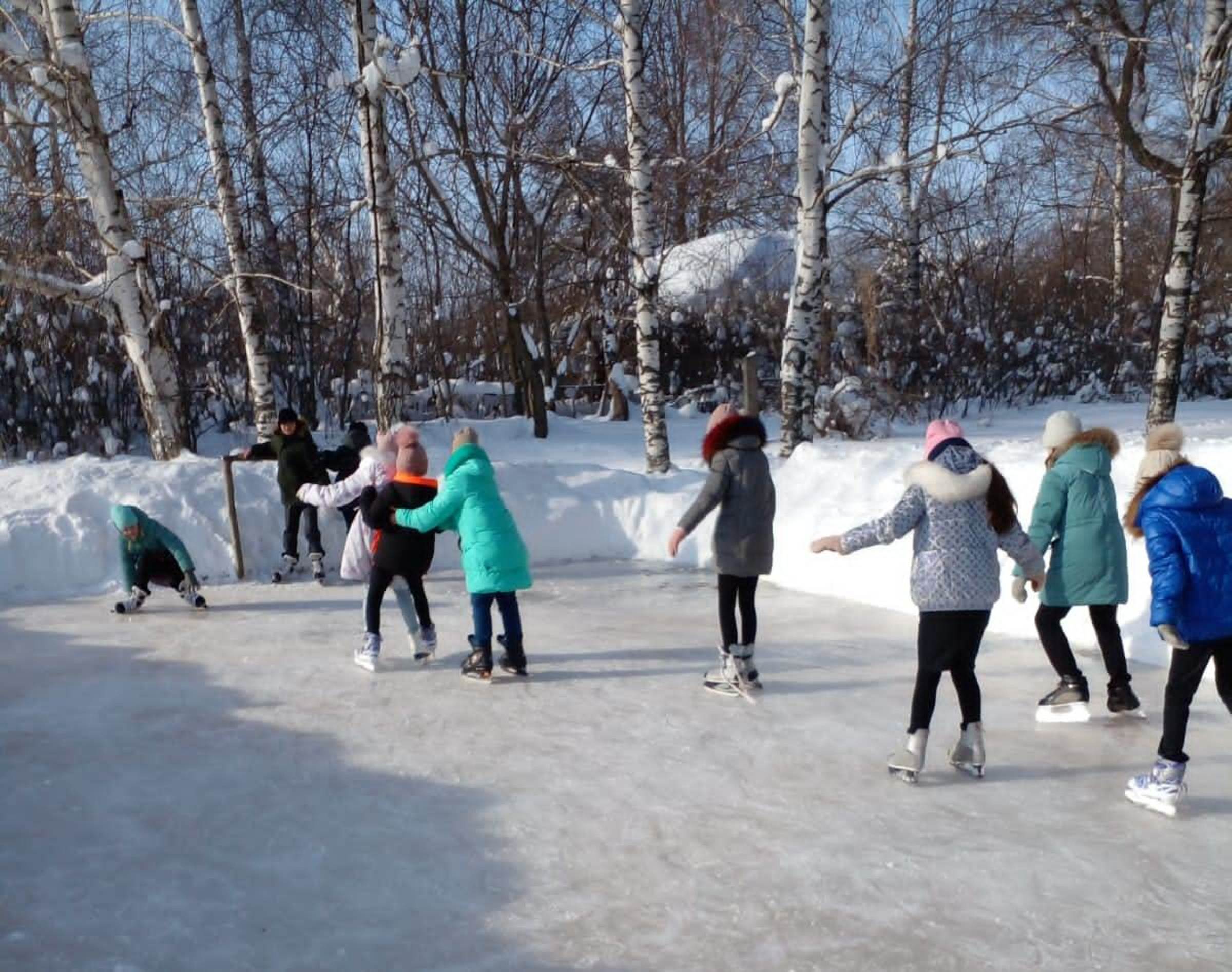 В МОУ СОШ с.Трескино проведено массовое катание на коньках, посвящённое Дню защитника Отечества В МОУ СОШ с.Трескино проведено массовое катание на коньках, посвящённое Дню защитника Отечества