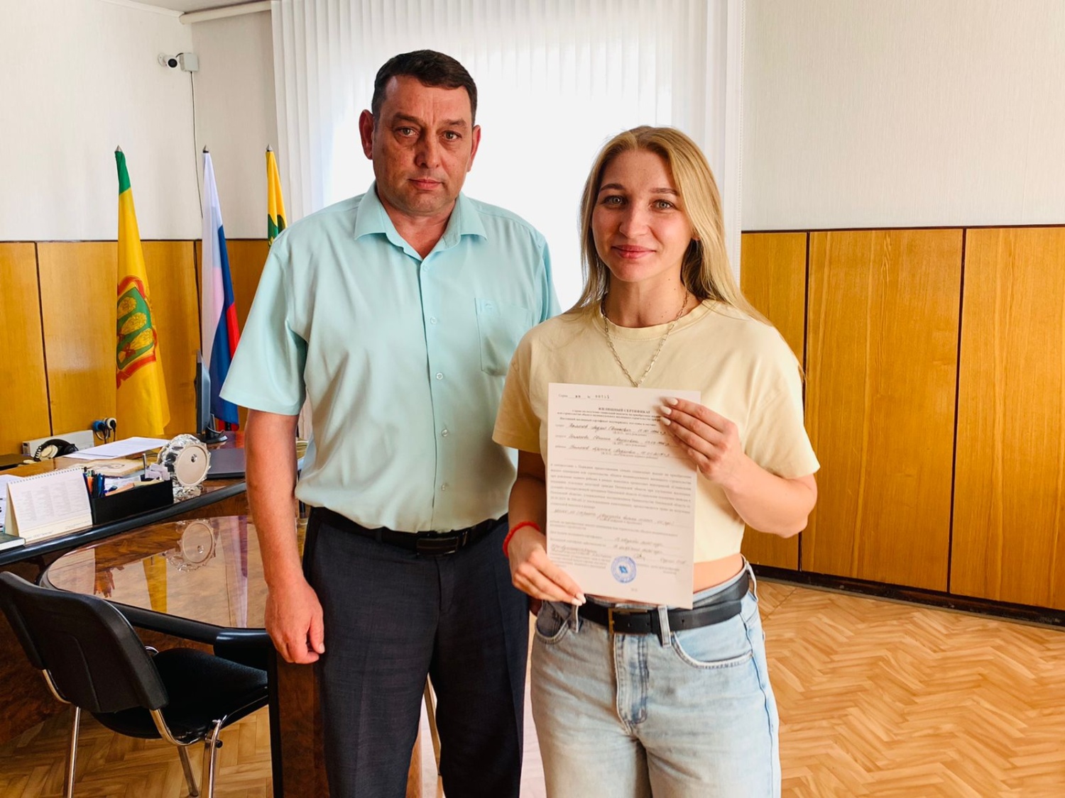 В Колышлейском районе 18 августа молодым семьям вручены жилищные сертификаты В Колышлейском районе 18 августа молодым семьям вручены жилищные сертификаты