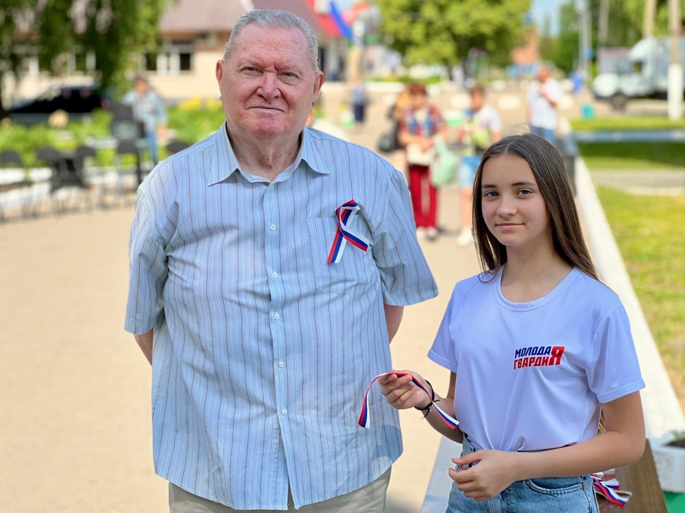 12 июня 2022 года волонтёры "Молодой Гвардии" Колышлейского района провели акцию «Триколор»