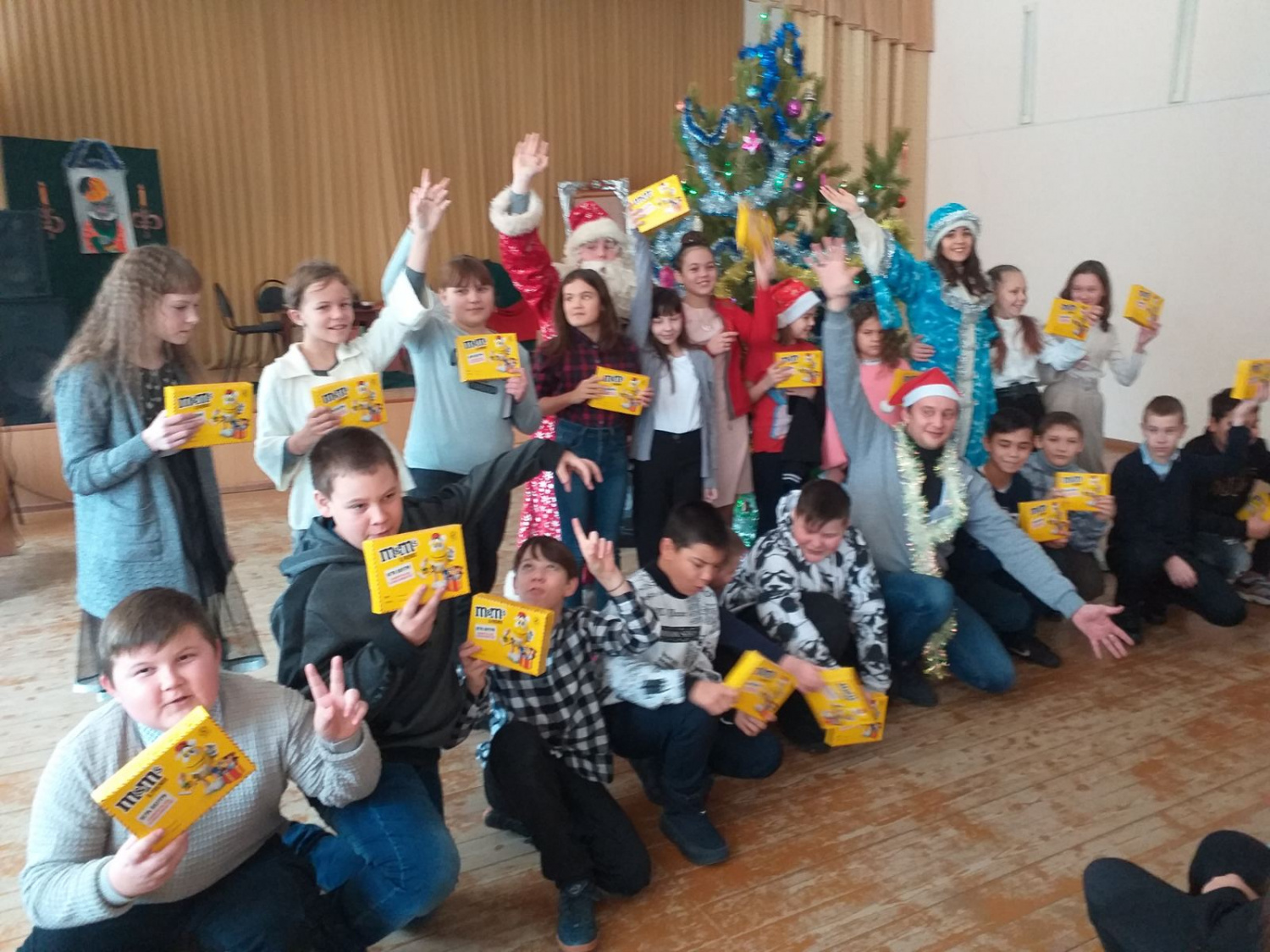 В атмосферу волшебства и праздника погрузились обучающиеся МОУ СОШ №1 р.п.Колышлей с середины декабря 2021 года В атмосферу волшебства и праздника погрузились обучающиеся МОУ СОШ №1 р.п.Колышлей с середины декабря 2021 года