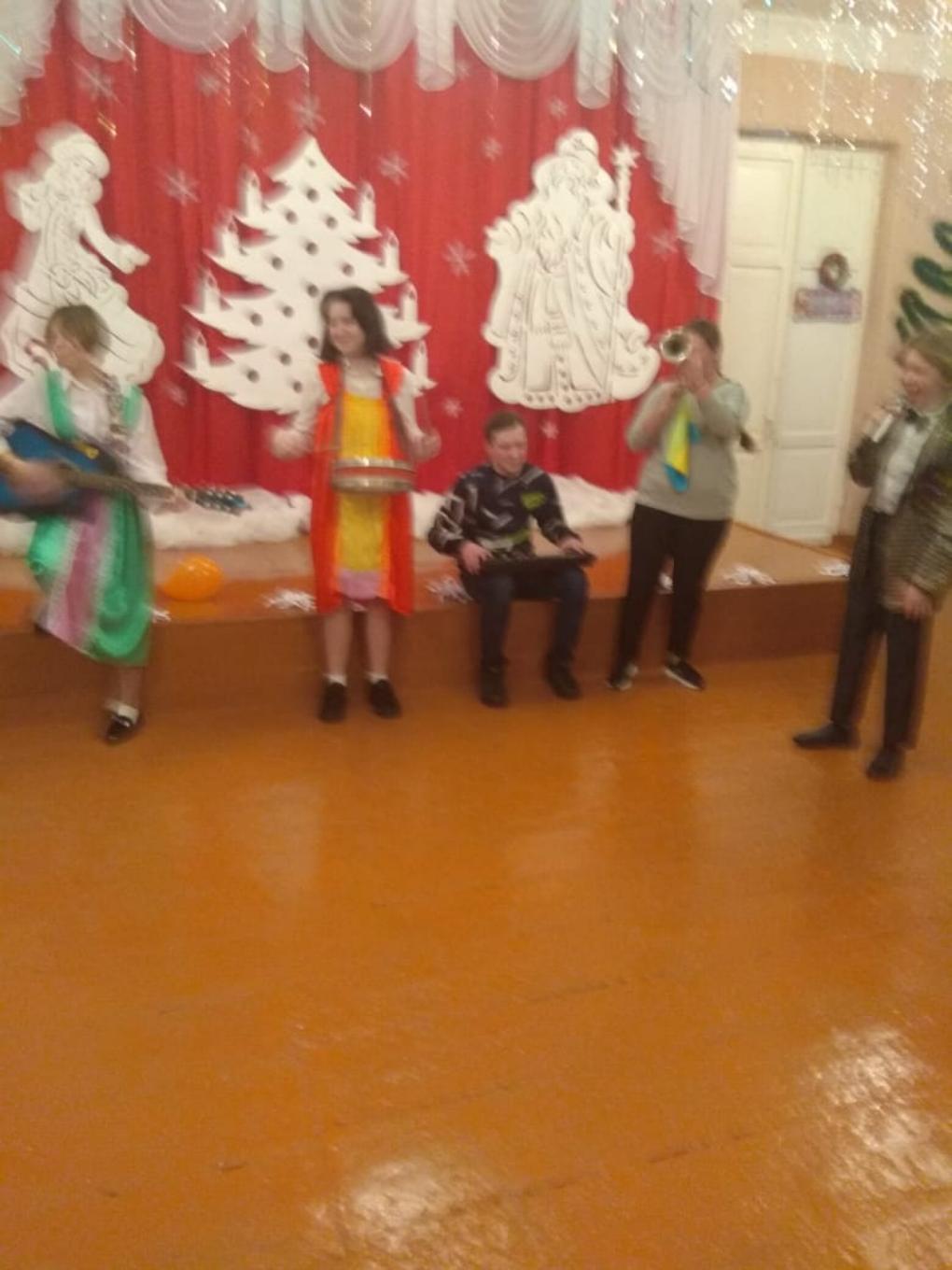 30 декабря уч-ся 7-11классов МОУ СОШ с. Старая Потловка собрались в празднично украшенном актовом зале школы, чтобы встретить Новый 2022 год. 30 декабря уч-ся 7-11классов МОУ СОШ с. Старая Потловка собрались в празднично украшенном актовом зале школы, чтобы встретить Новый 2022 год.