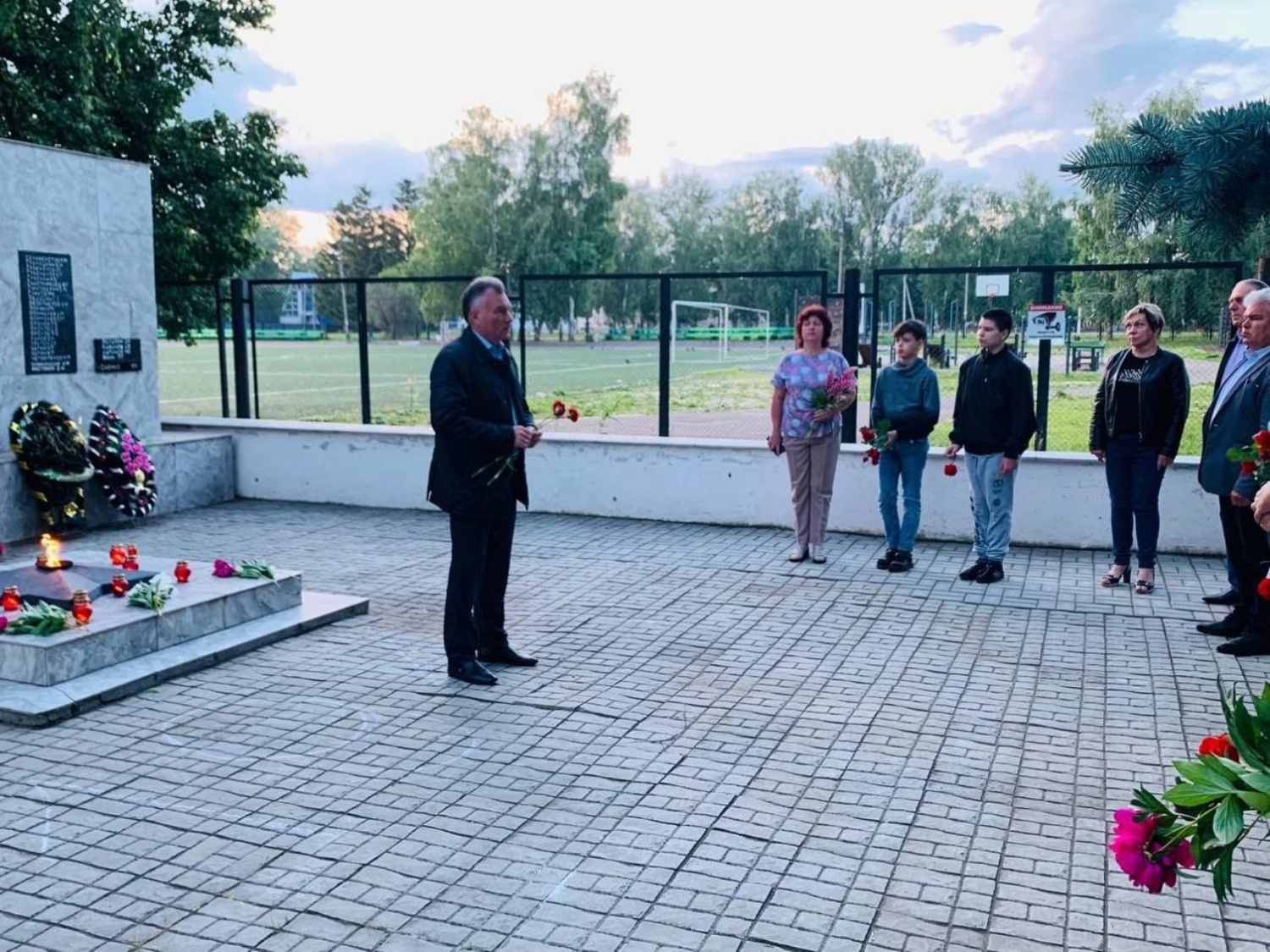 В поселке Колышлей 22 июня в 4 часа утра у мемориала погибшим колышлейцам состоялось памятное возложение цветов В поселке Колышлей 22 июня в 4 часа утра у мемориала погибшим колышлейцам состоялось памятное возложение цветов