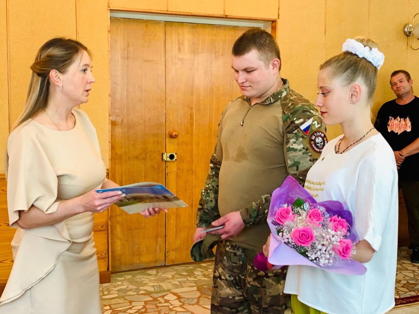 Сегодня, 8 июля в День Семьи, Любви и Верности руководителем Территориального отдела ЗАГС Колышлейского района проведена торжественная регистрация заключения брака семьи Гариных. Сегодня, 8 июля в День Семьи, Любви и Верности руководителем Территориального отдела ЗАГС Колышлейского района проведена торжественная регистрация заключения брака семьи Гариных.