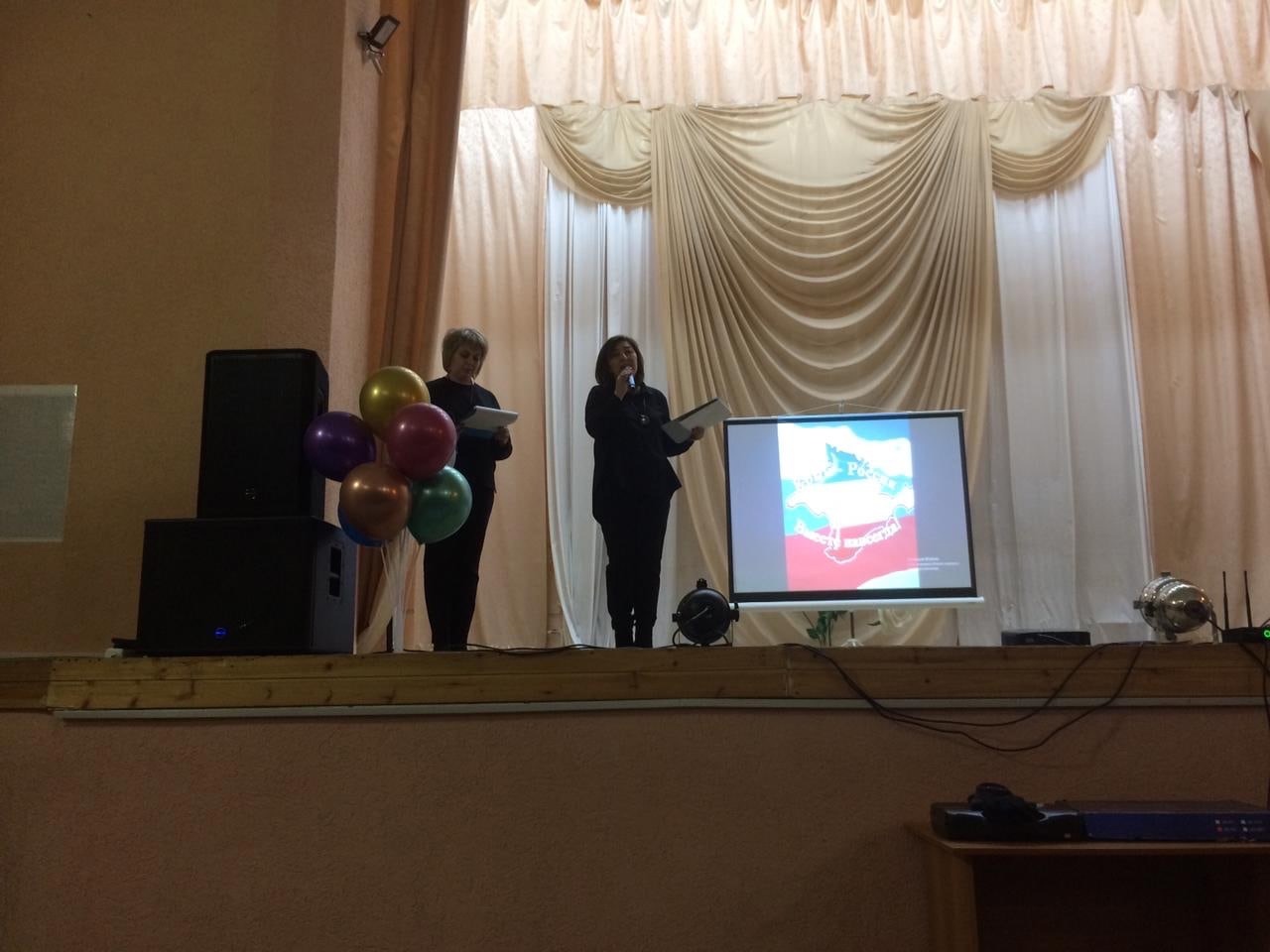 Специалисты районного Дома культуры провели с обучающимися 8-ых классов МОУ СОШ №1 п.Колышлей информационно - просветительское мероприятие "Эта Крымская весна"