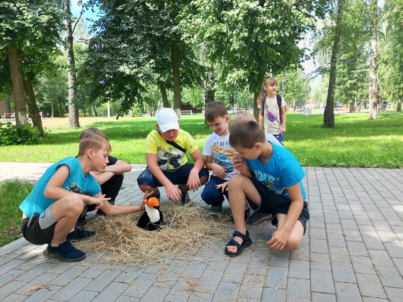 В районной библиотеке 18 июля 2023 года прошел литературный час «Путешествие по сказкам и рассказам Григория Скребицкого» В районной библиотеке 18 июля 2023 года прошел литературный час «Путешествие по сказкам и рассказам Григория Скребицкого»