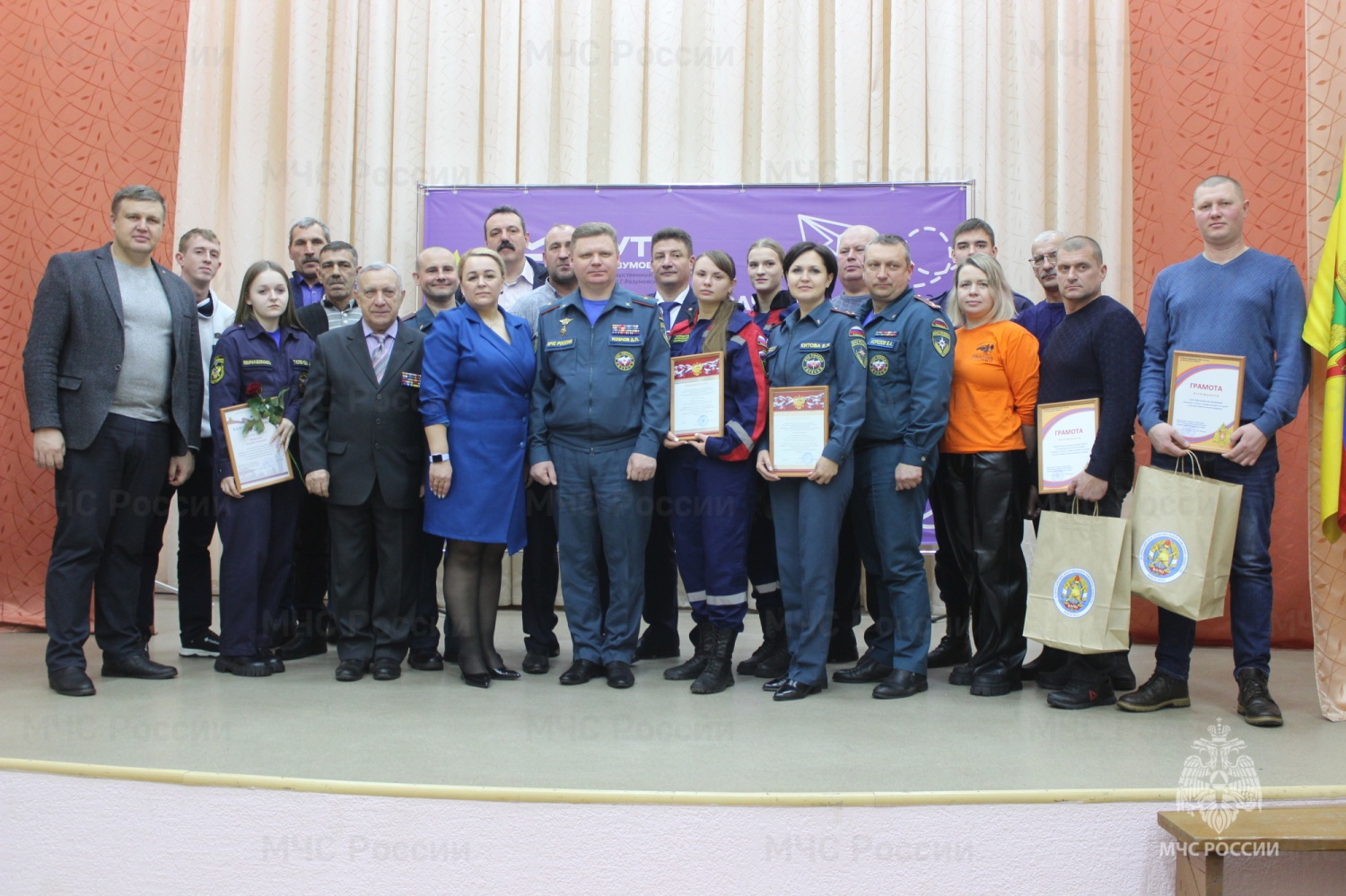 5 декабря 2023 года состоялось торжественное награждение лучших добровольных пожарных, отличившихся в 2023 году 5 декабря 2023 года состоялось торжественное награждение лучших добровольных пожарных, отличившихся в 2023 году