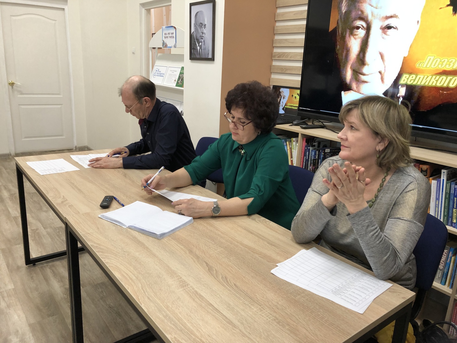В Колышлейской модельной библиотеке  23  марта 2023 года был проведен ежегодный  районный конкурс чтецов «Поэзия души великого Расула»