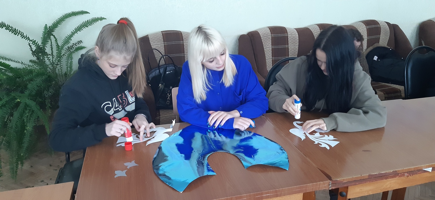 27 декабря студенты Колышлейского филиала СМТ стали участниками артистического салона «Великий чародей страны берендеев» 27 декабря студенты Колышлейского филиала СМТ стали участниками артистического салона «Великий чародей страны берендеев»