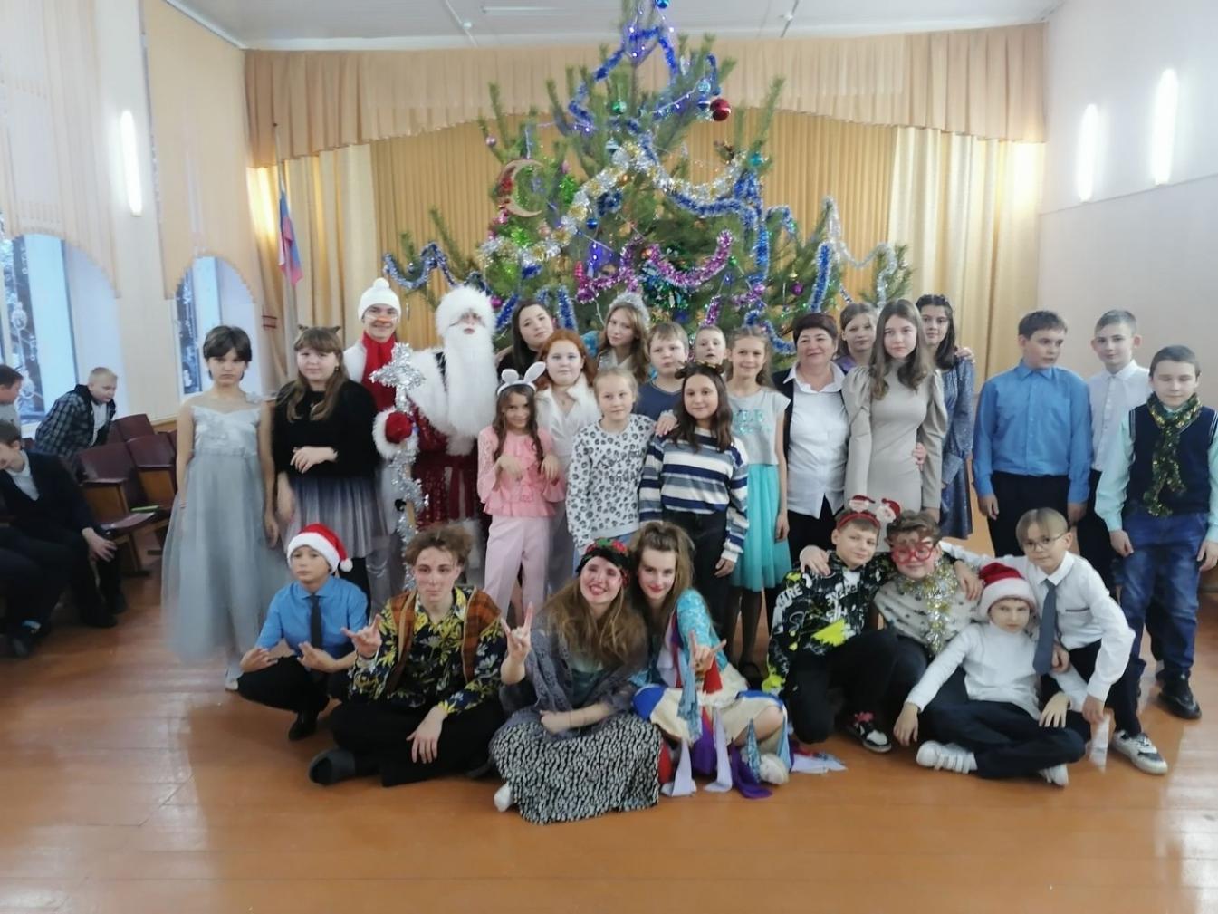 Новогодние утренники прошли с 25 по 28 декабря 2023 года в МОУ СОШ 1р.п.Колышлей Новогодние утренники прошли с 25 по 28 декабря 2023 года в МОУ СОШ 1р.п.Колышлей