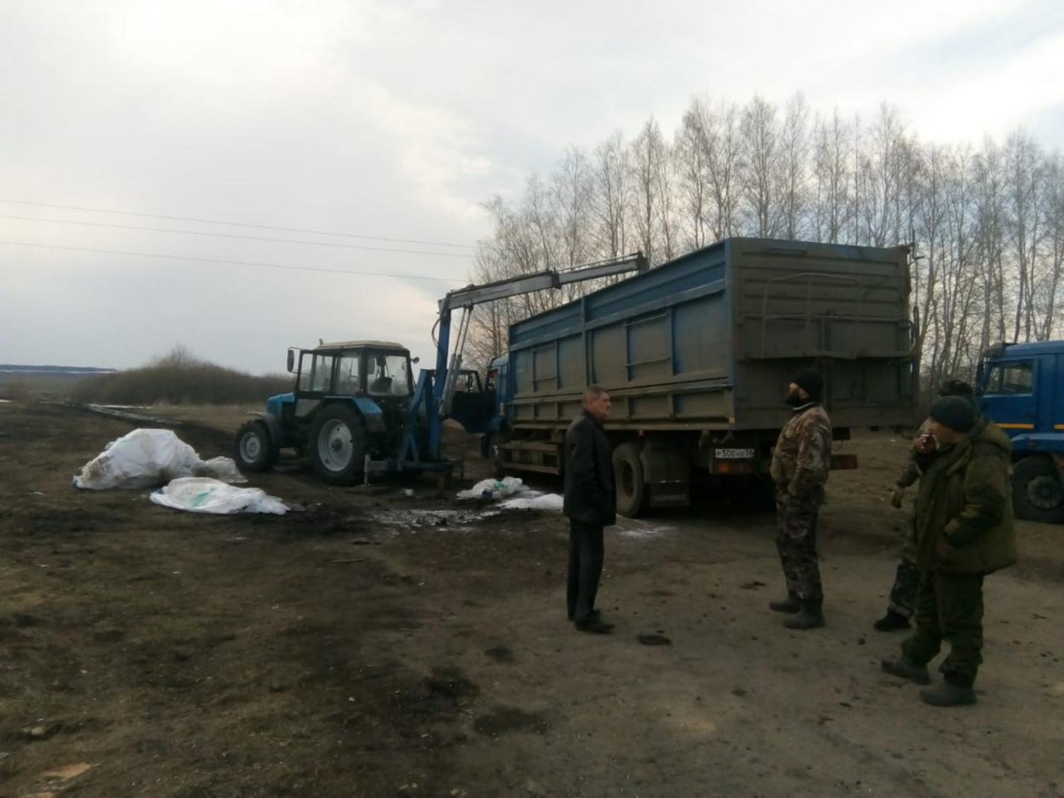 В Колышлейском районе приступили к внесению минеральных удобрений.