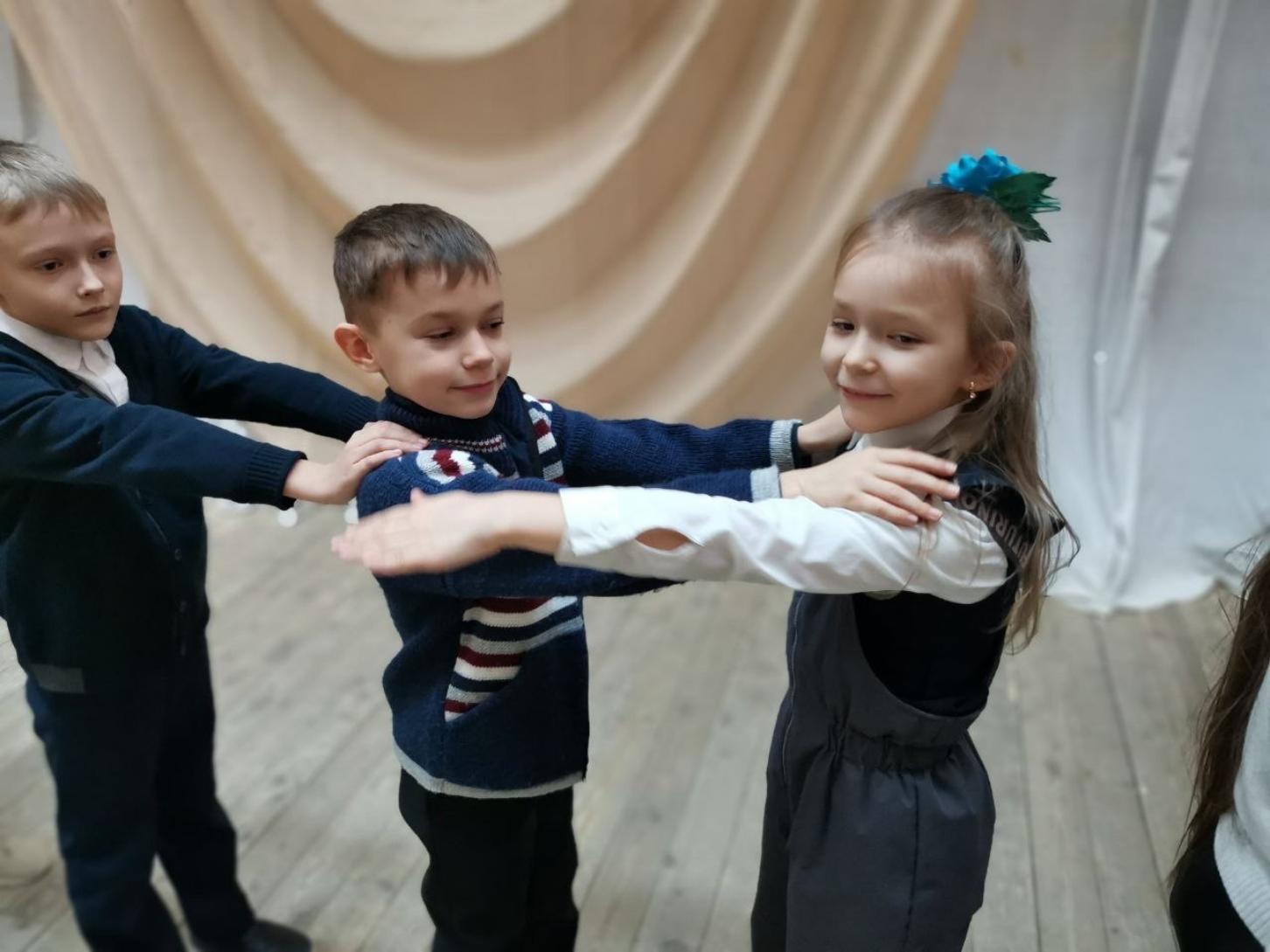 24 января на сцене РДК прошла спортивная эстафета "Чемпионат весёлого мяча"