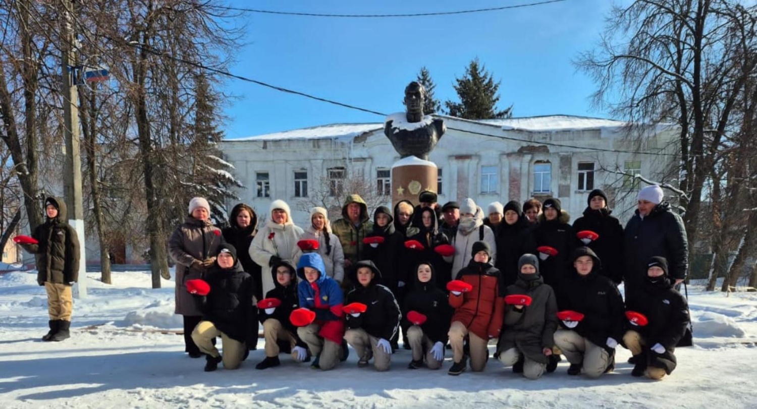 В поселке Колышлей в рамках открытия Года защитника Отечества в Аллее Героев состоялось возложение цветов к мемориалу погибшим колышлейцам В поселке Колышлей в рамках открытия Года защитника Отечества в Аллее Героев состоялось возложение цветов к мемориалу погибшим колышлейцам