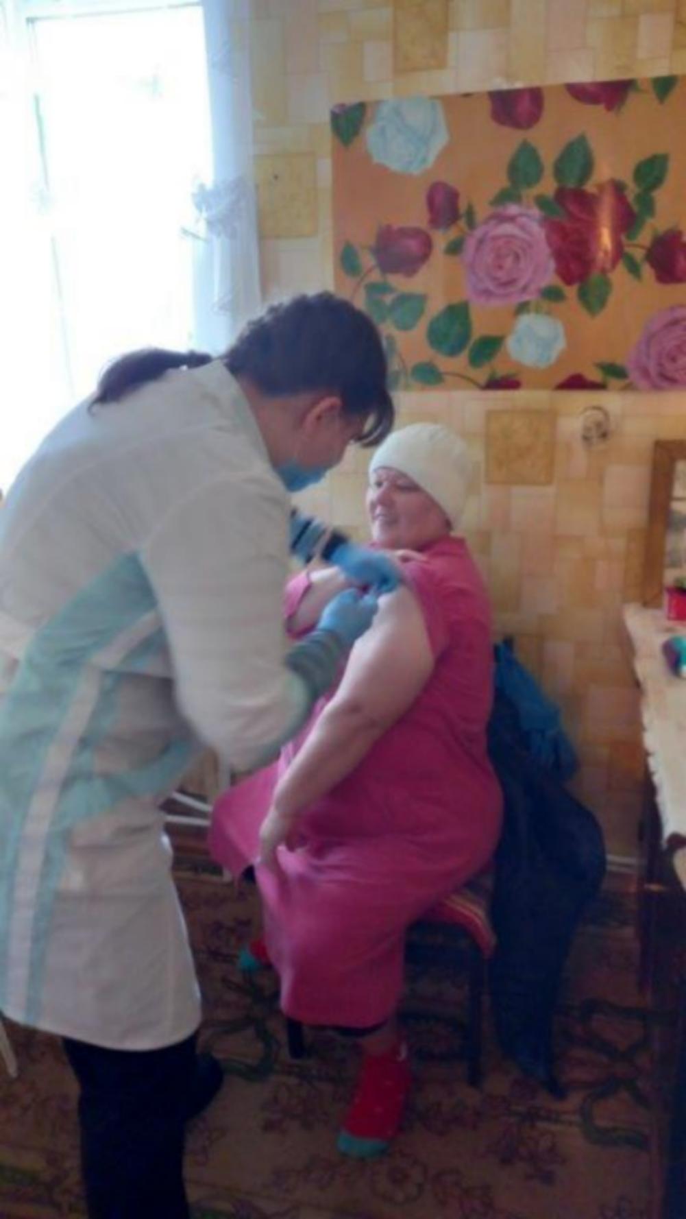 На начало декабря при участии специалистов Центра было вакцинировано 432 человека 