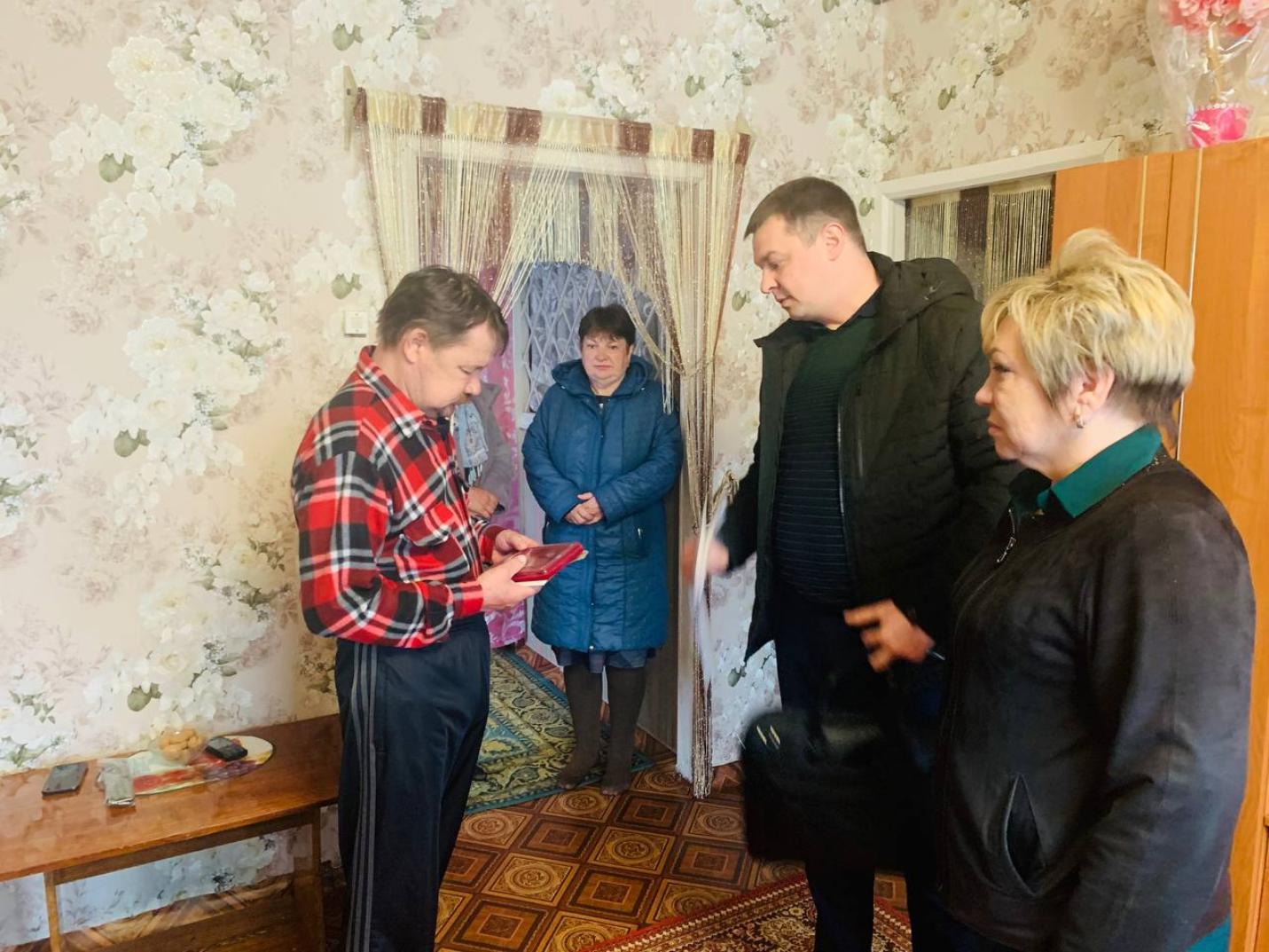 Вручение ордена. Сегодня, 21 апреля 2022 года, орден Мужества передан родителям Андрея Андреевича Дурцева, который погиб