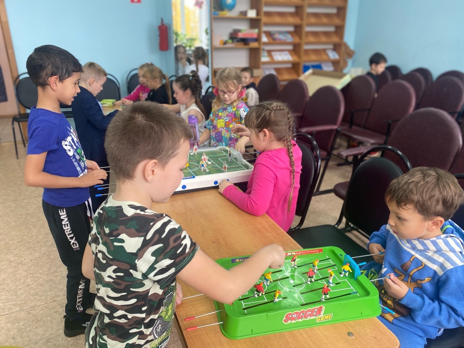 10 октября ребята, посещающие группу продленного дня, провели познавательный и увлекательный досуг в игровой комнате районного Дома культуры. 10 октября ребята, посещающие группу продленного дня, провели познавательный и увлекательный досуг в игровой комнате районного Дома культуры.