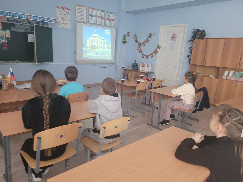 Учащиеся начальной школы 6 января совершили виртуальную экскурсию по усадьбе Деда Мороза
