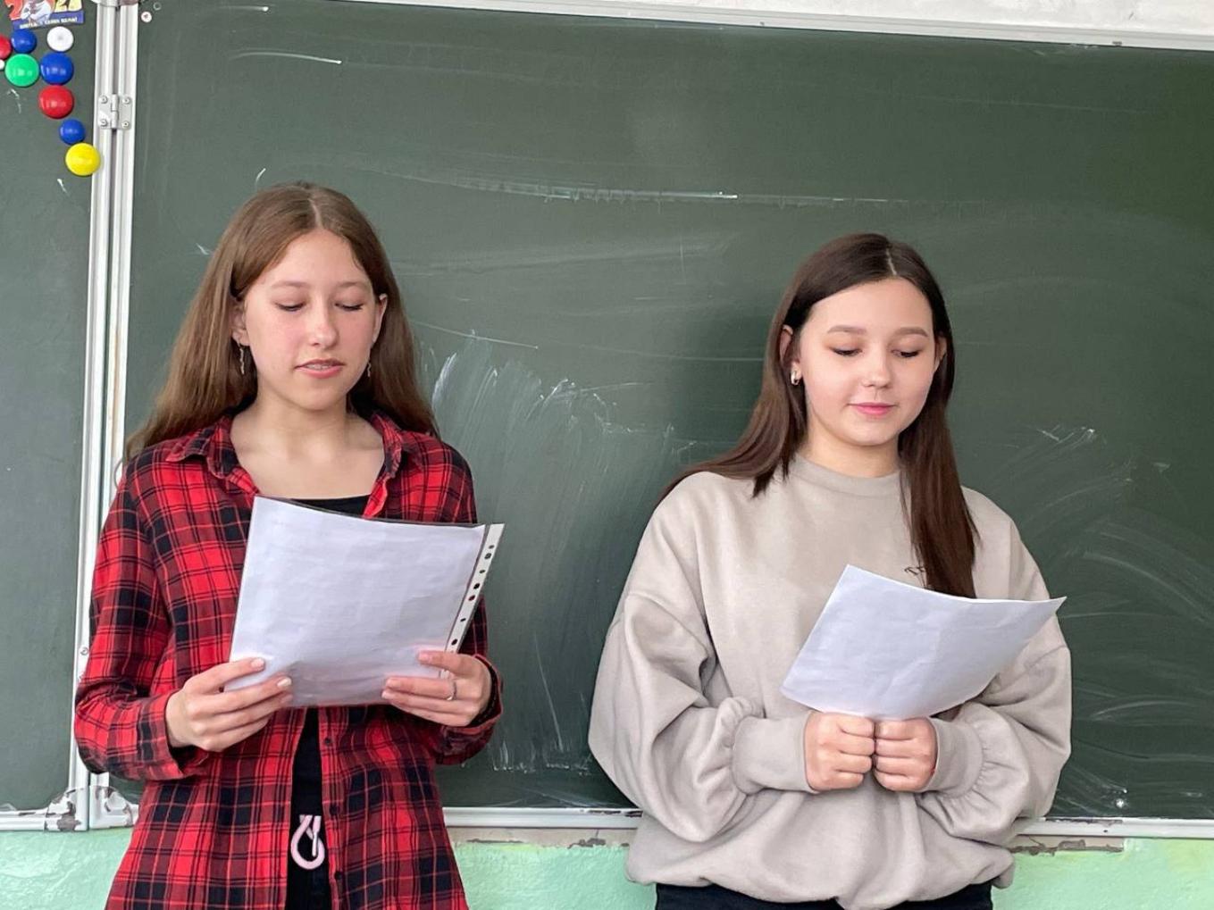 Активисты «Молодежка ОНФ» 12 апреля, в прекрасный день - День космонавтики провели в 8 «а» МОУ СОШ 1 р.п. Колышлей в формате интеллектуальной игры брейн-ринг Активисты «Молодежка ОНФ» 12 апреля, в прекрасный день - День космонавтики провели в 8 «а» МОУ СОШ 1 р.п. Колышлей в формате интеллектуальной игры брейн-ринг