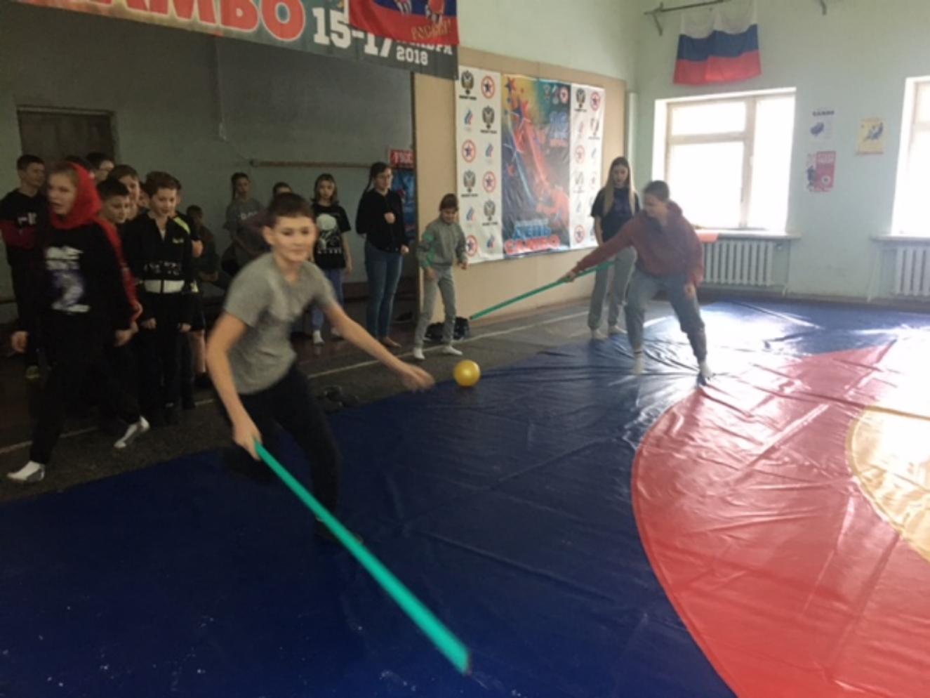 В рамках ежегодной акции «Зимние забавы» 4 января 2023 года в спортивной школе р.п.Колышлей проведены «новогодние игры с дедом Морозом»