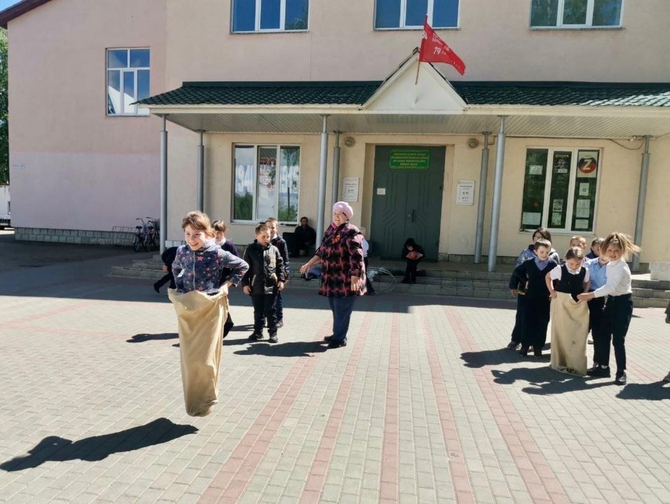 3 мая на площадке РДК прошла спортивная эстафета, посвящённая 78 годовщине со дня Великой Победы 3 мая на площадке РДК прошла спортивная эстафета, посвящённая 78 годовщине со дня Великой Победы