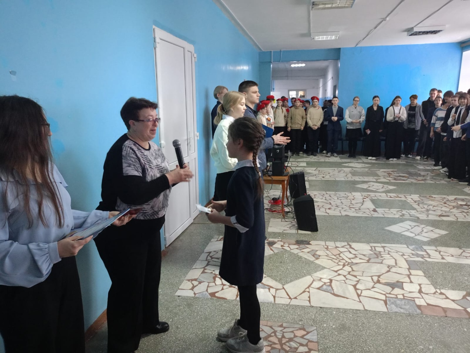 В МОУ СОШ №2 р.п.Колышлей на торжественной линейке 5 марта 2025 года награждены золотыми знаками отличия ВФСК «ГТО» 