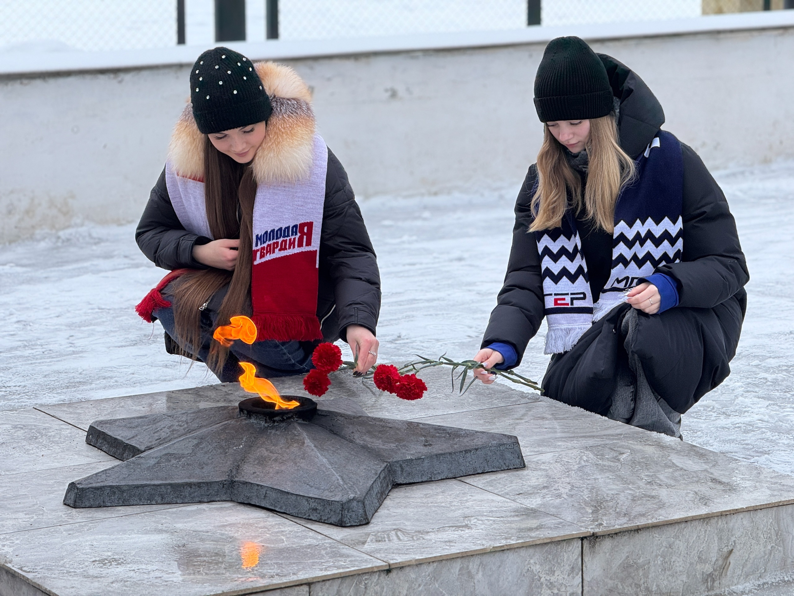 Активисты почтили память погибших членов подпольной антифашистской организации «Молодая гвардия» времен Великой Отечественной войны