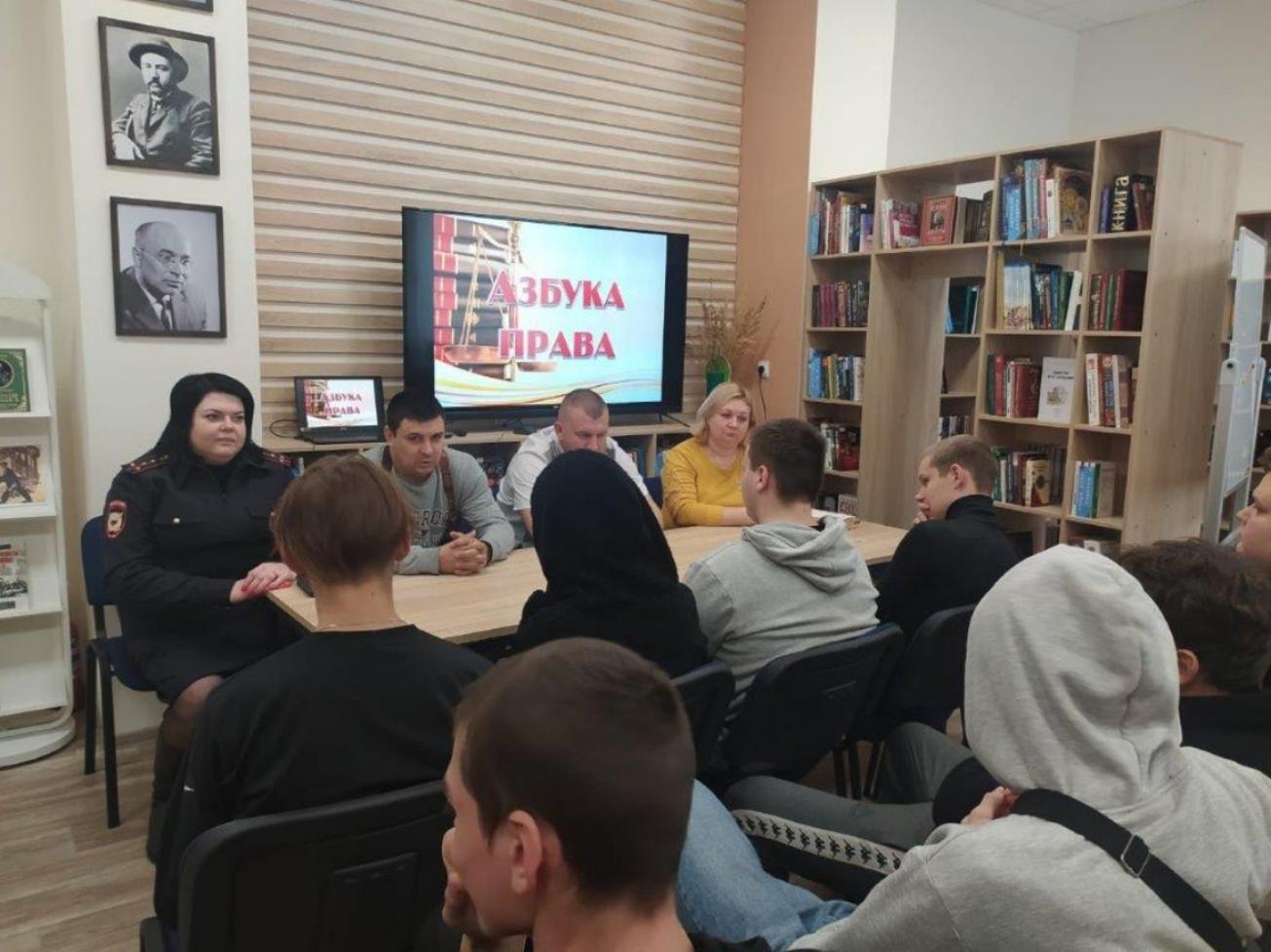 В МУК МЦРБ прошла встреча студентов Колышлейского филиала ГБПОУ ПО СМТ со специалистами различных служб и ведомств В МУК МЦРБ прошла встреча студентов Колышлейского филиала ГБПОУ ПО СМТ со специалистами различных служб и ведомств