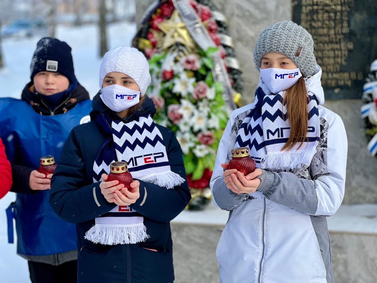 Активисты «Молодой Гвардии» почтили память жертв блокады Ленинграда