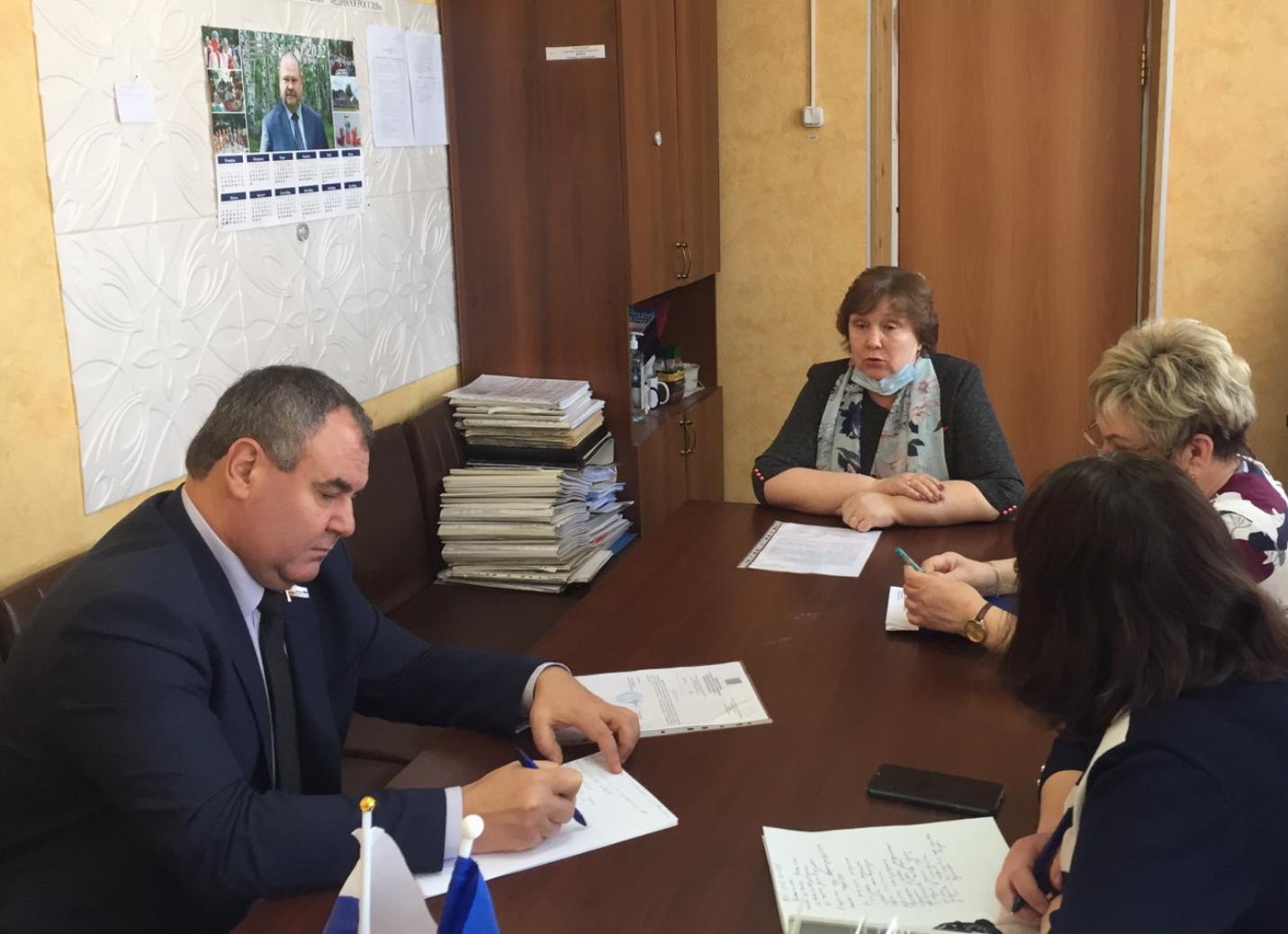 Депутат Законодательного Собрания Пензенской области Вадим Калинин провел личный прием граждан в Администрации Колышлейского района Депутат Законодательного Собрания Пензенской области Вадим Калинин провел личный прием граждан в Администрации Колышлейского района
