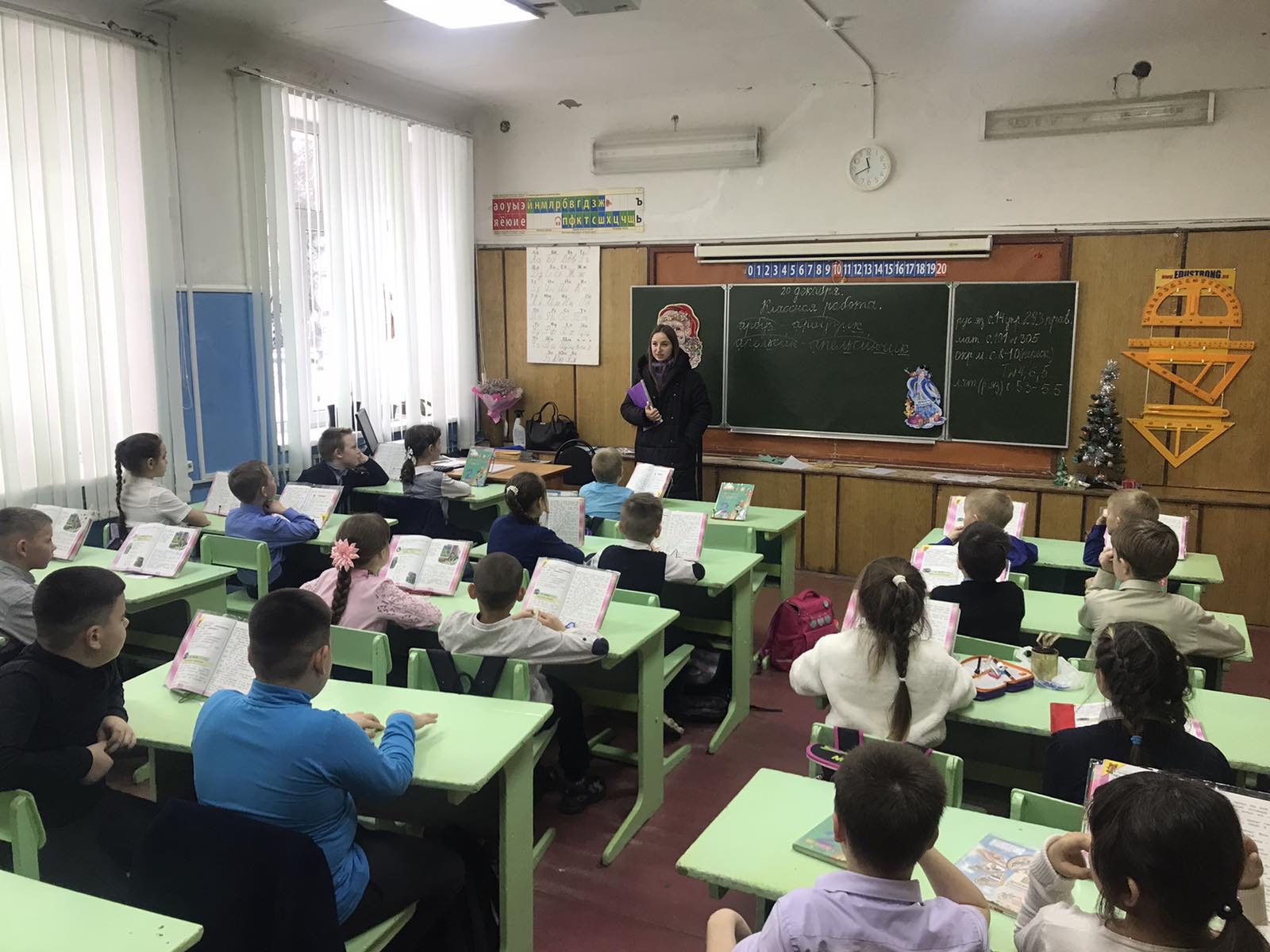 В МОУ СОШ № 1р.п. Колышлей 20 декабря 2022 года состоялась встреча учащихся школы с сотрудниками отделения ГИБДДМО МВД России «Колышлейский» Цель беседы – профилактика детского дорожно-транспортного травматизма В МОУ СОШ № 1р.п. Колышлей 20 декабря 2022 года состоялась встреча учащихся школы с сотрудниками отделения ГИБДДМО МВД России «Колышлейский» Цель беседы – профилактика детского дорожно-транспортного травматизма