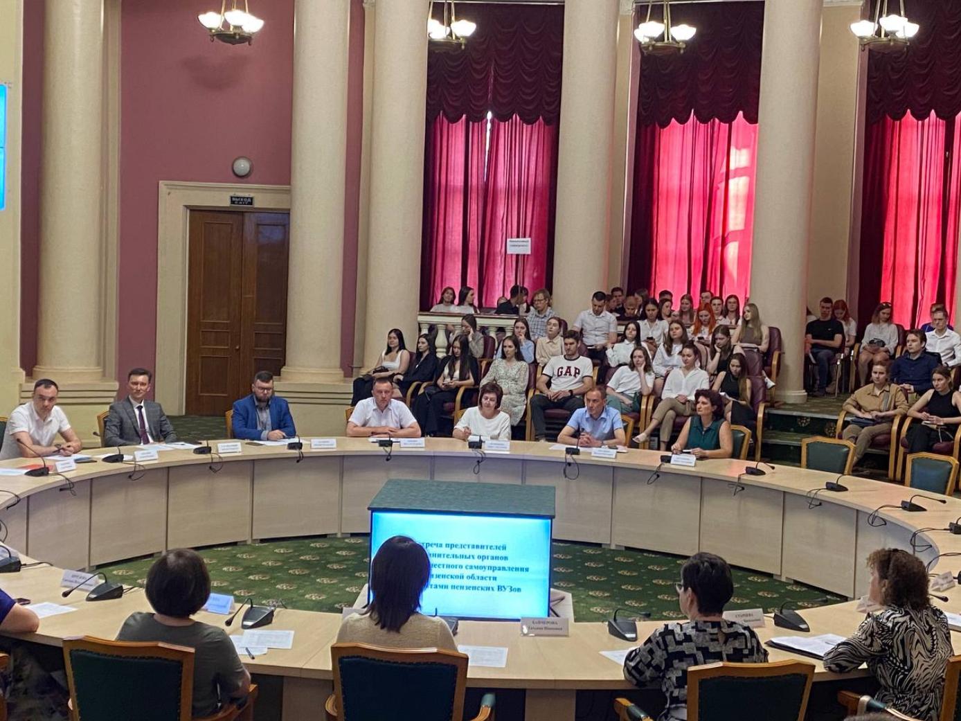 В Правительстве Пензенской области 6 июня 2024 года состоялась встреча со студентами пензенских ВУЗов