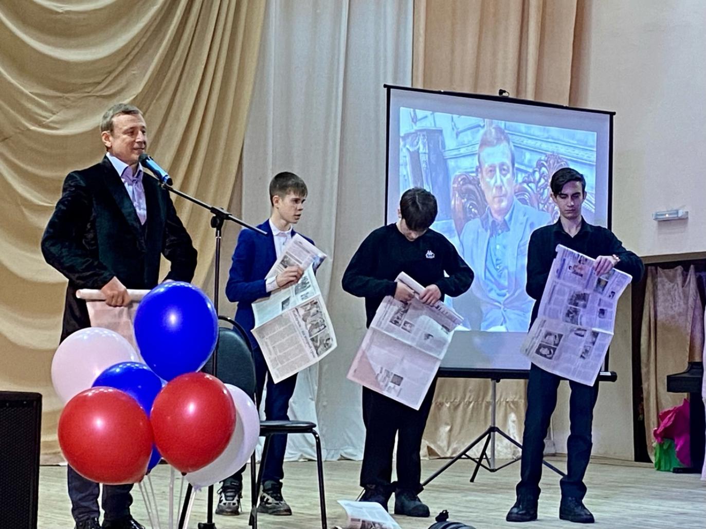 В районном Доме культуры 1 марта 2024 года состоялась творческая встреча с артистом театра и кино Сергеем Апрельским