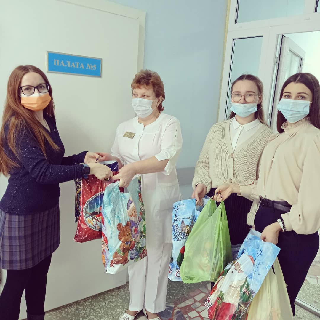 Волонтеры-медики передали сладкие подарки для детей, находящихся на лечении в детском отделении ГБУЗ "Колышлейская районная больница Волонтеры-медики передали сладкие подарки для детей, находящихся на лечении в детском отделении ГБУЗ "Колышлейская районная больница