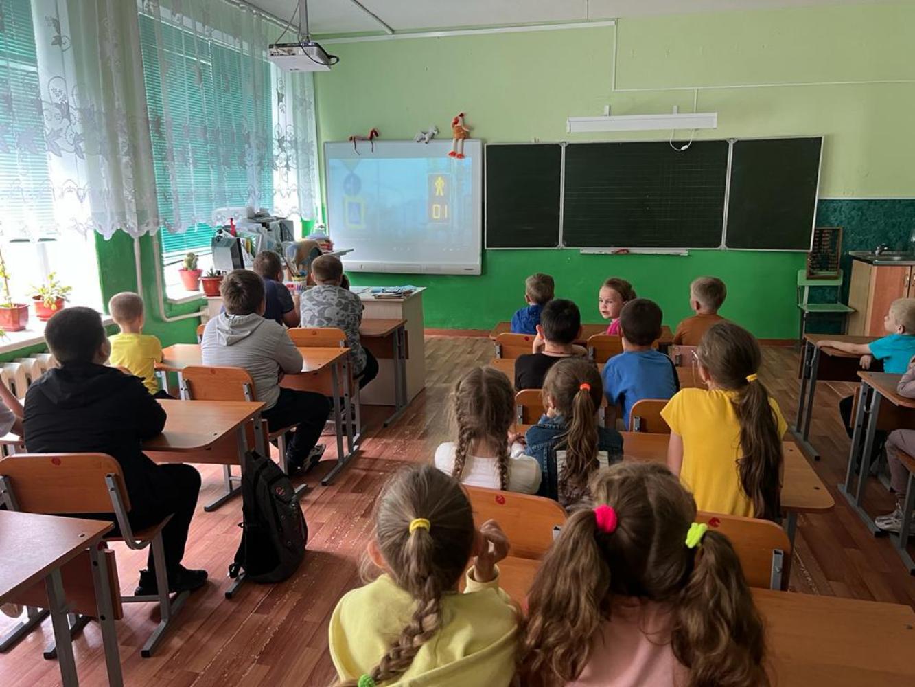 Очередная беседа состоялась 16 июня в МОУ СОШ №2 р.п. Колышлей с воспитанниками детского оздоровительного лагеря на тему «Безопасность дорожного движения».