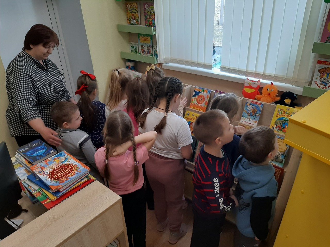Районную библиотеку 2 апреля с экскурсией «Книжкин дом» посетили воспитанники детского сада «Золотой ключик»