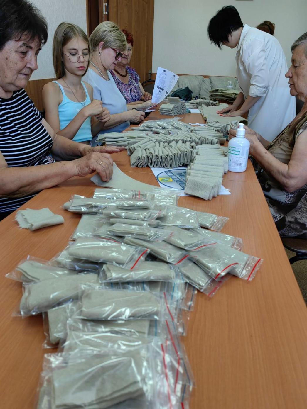 Активисты Центра общения26 июля 2023 года собственноручно смастерили почти 100 готовых наборов для гигиены тела в отсутствии воды «Сухой душ» Активисты Центра общения26 июля 2023 года собственноручно смастерили почти 100 готовых наборов для гигиены тела в отсутствии воды «Сухой душ»