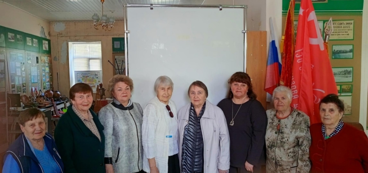 В краеведческом музее 16 мая состоялся час общения " Детство опаленное войной"для участниц клуба "Хранители истории".