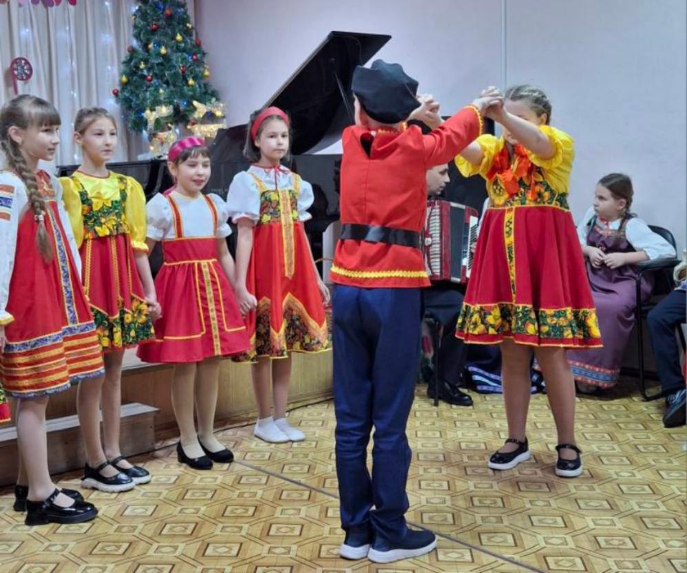 В МБОУ ДО ДШИ Колышлейского района 24 декабря прошёл фестиваль народной музыки «Завалинка»